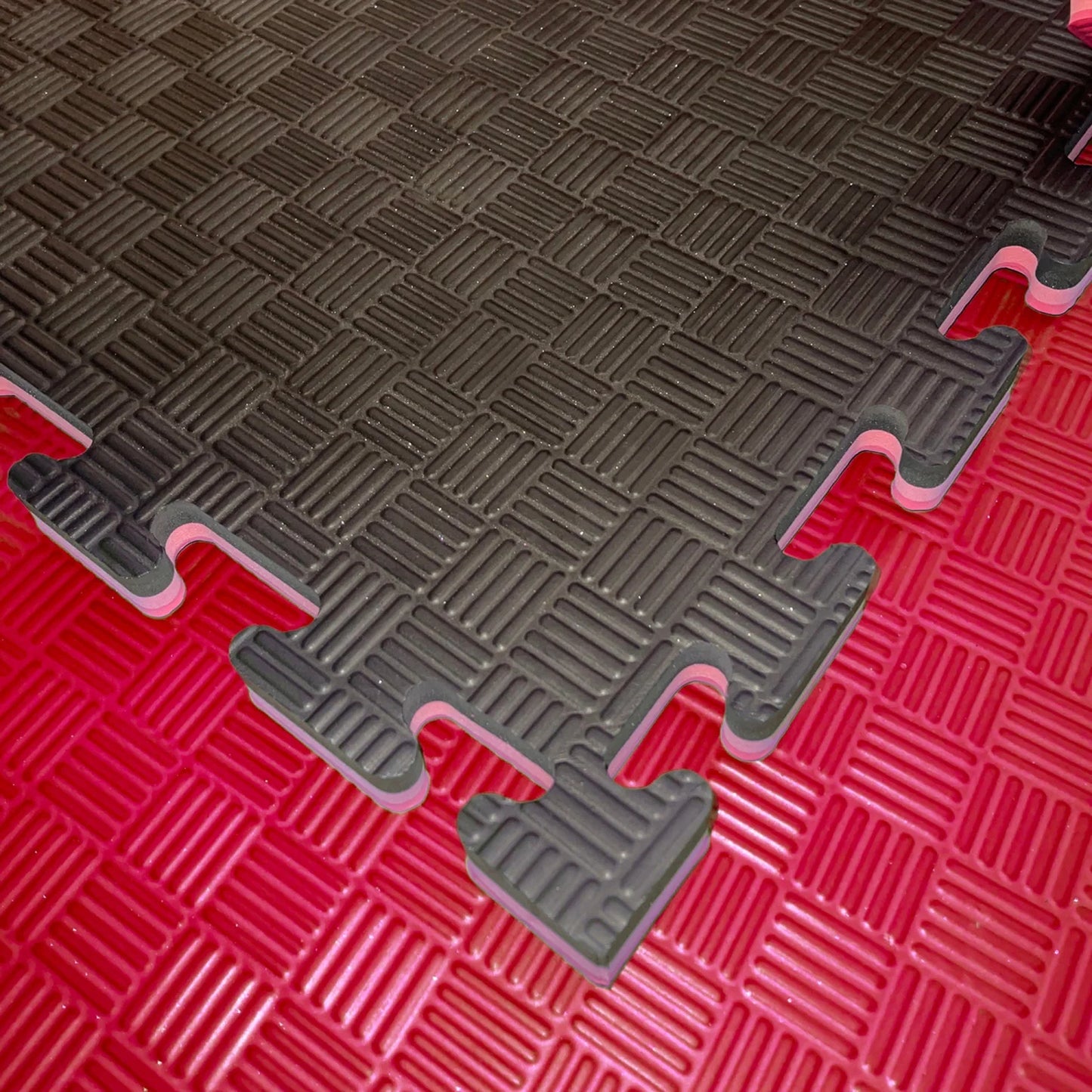 MAR-296B | Red/Black Jigsaw Floor Mats (20mm [1m x 1m] Square) - Mats