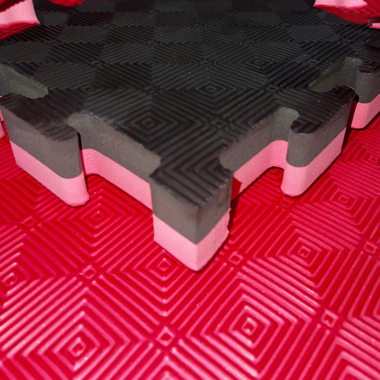 MAR-297B | Red/Black Jigsaw Floor Mats (40mm [1m x 1m] Square) - Mats